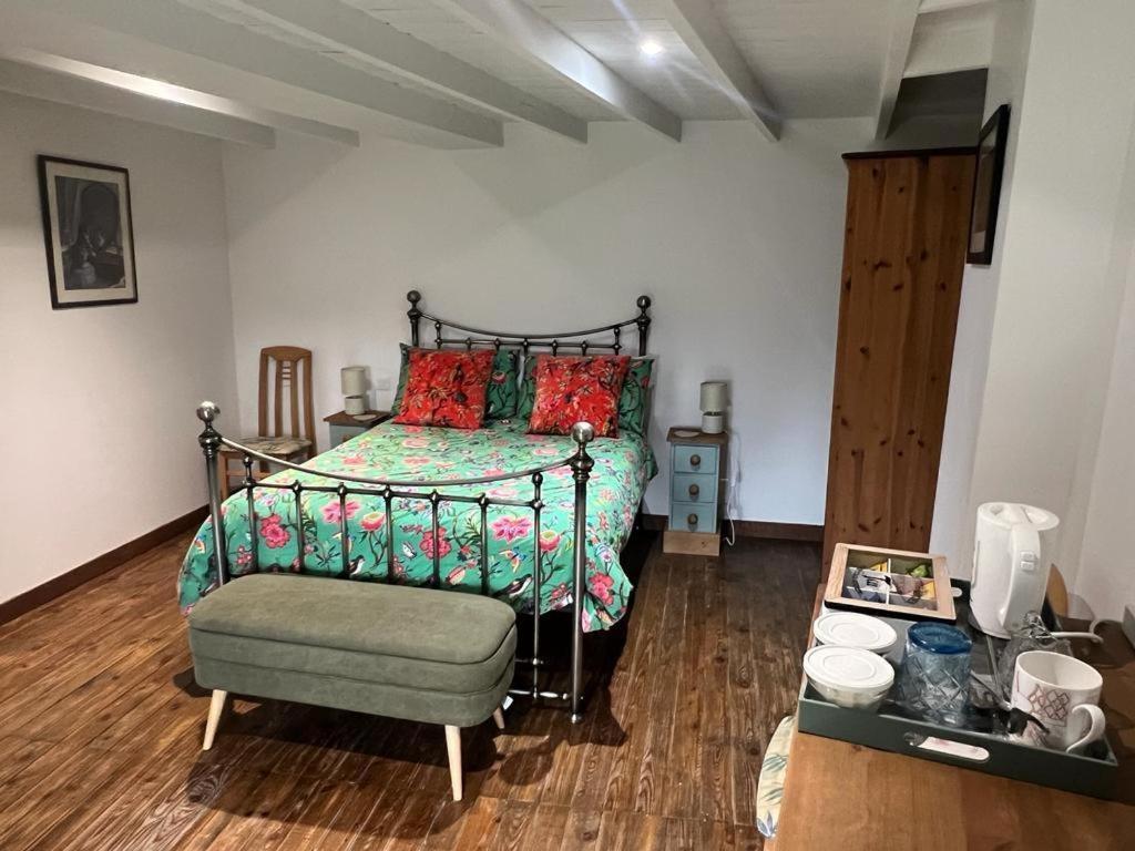 The Little Robin Bed & Breakfast Chevanceaux ภายนอก รูปภาพ